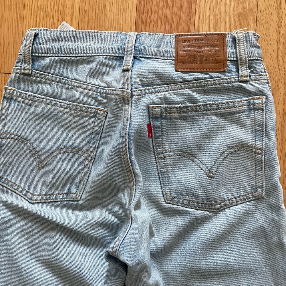 LEVIS ripped jeans